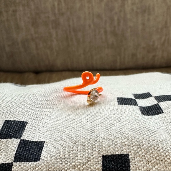 🧡 Orange Baby Tendril Vine Enamel Ring ✨ - Picture 6 of 10